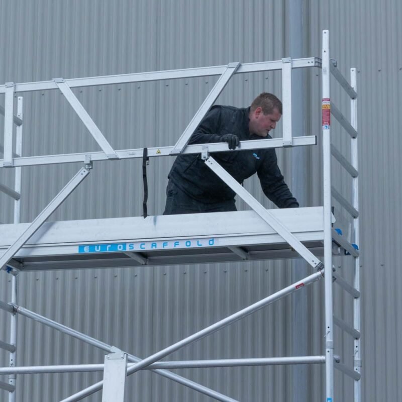 Euroscaffold - Rolsteiger Pro 75x305 4,2m werkhoogte tegen de gevel - Afbeelding 10
